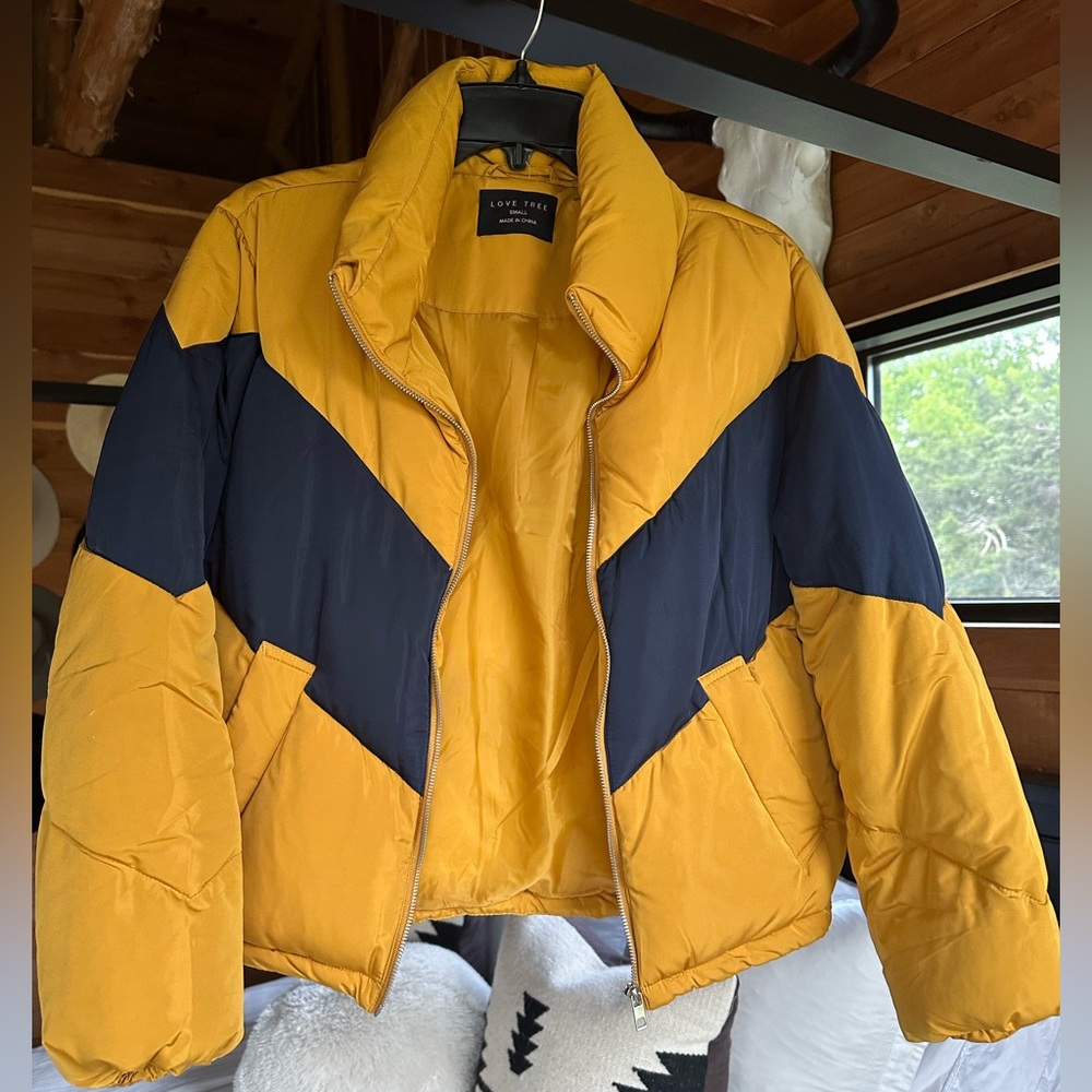 Puffer yellow and navy jacket